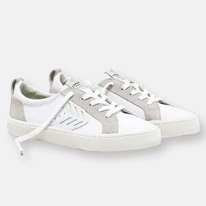 Cariuma Catiba Low Off White Leather & Ice Suede Accents Sneaker SZ M 10.5/W 12
